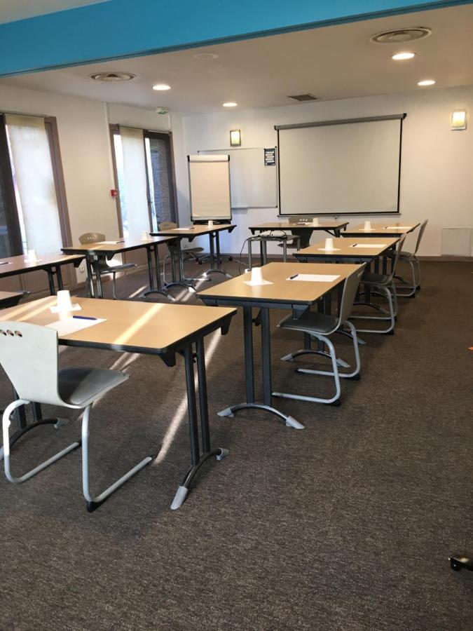 Kyriad Direct Marseille Est La Valentine La Penne-sur-Huveaune Екстериор снимка