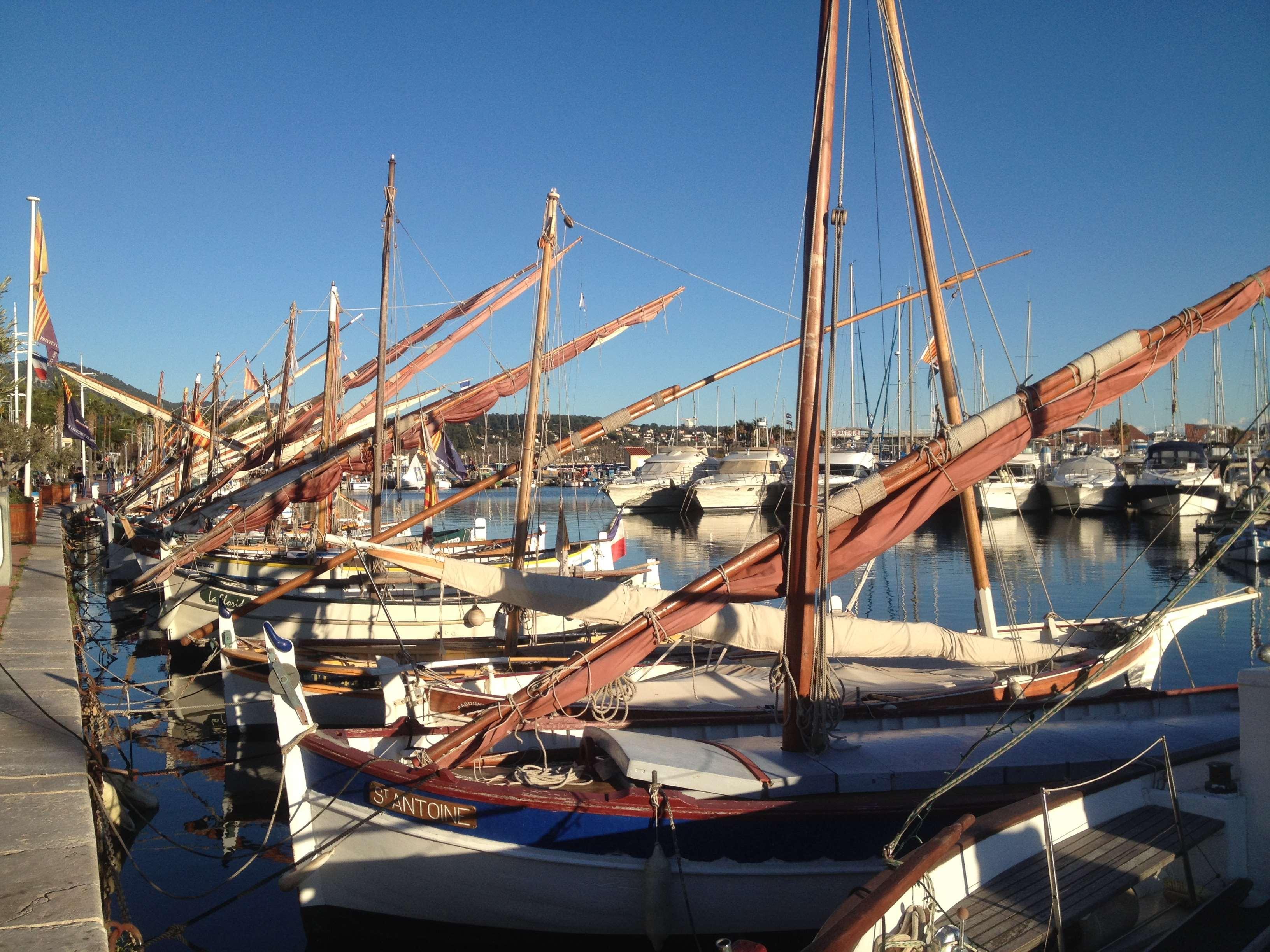 Kyriad Direct Marseille Est La Valentine La Penne-sur-Huveaune Екстериор снимка