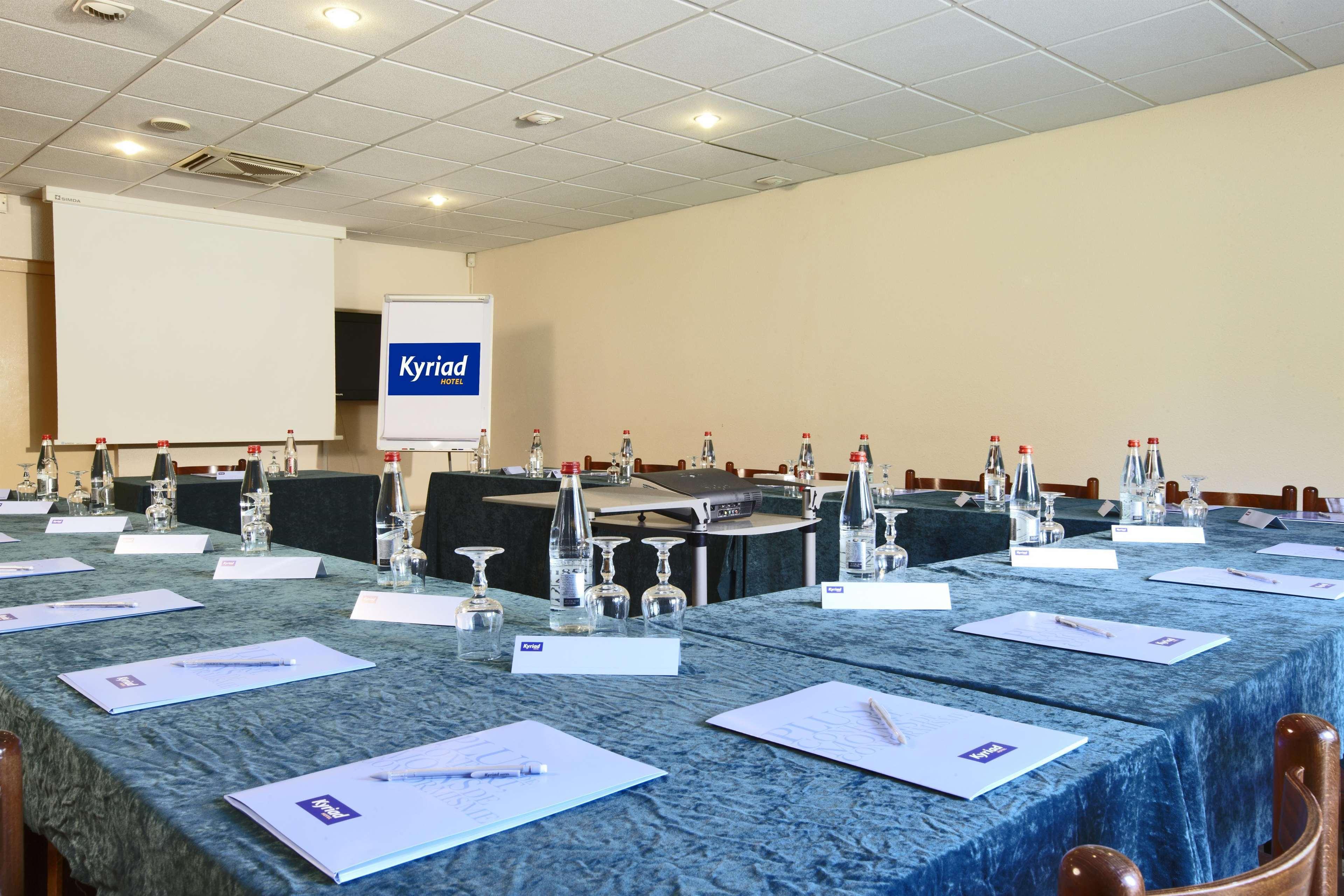 Kyriad Direct Marseille Est La Valentine La Penne-sur-Huveaune Екстериор снимка