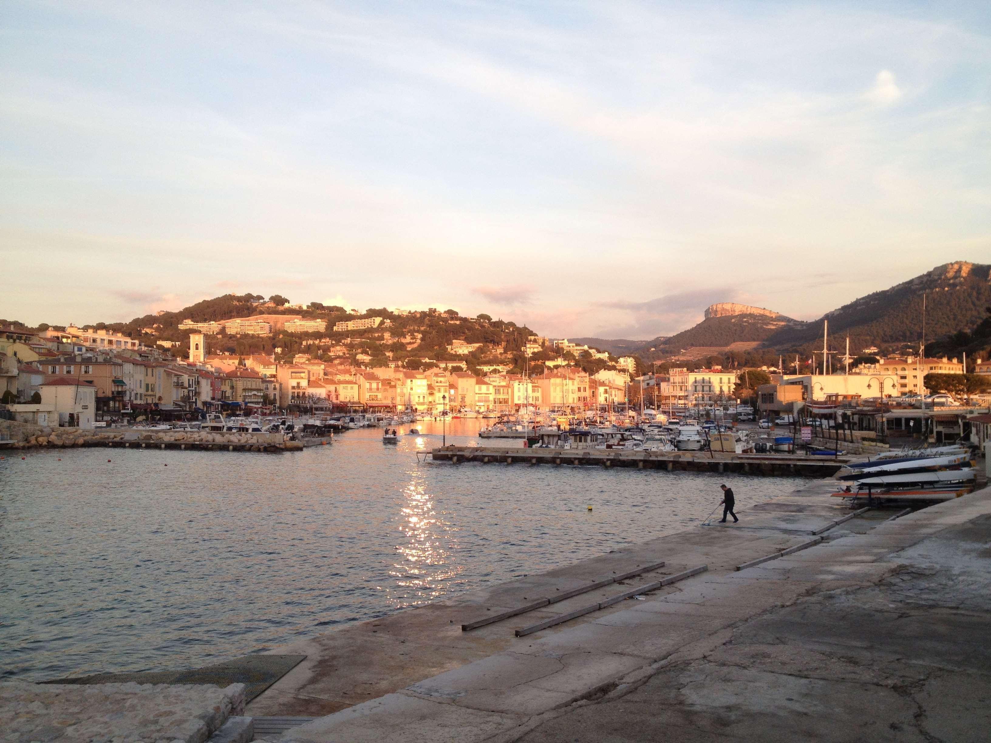 Kyriad Direct Marseille Est La Valentine La Penne-sur-Huveaune Екстериор снимка