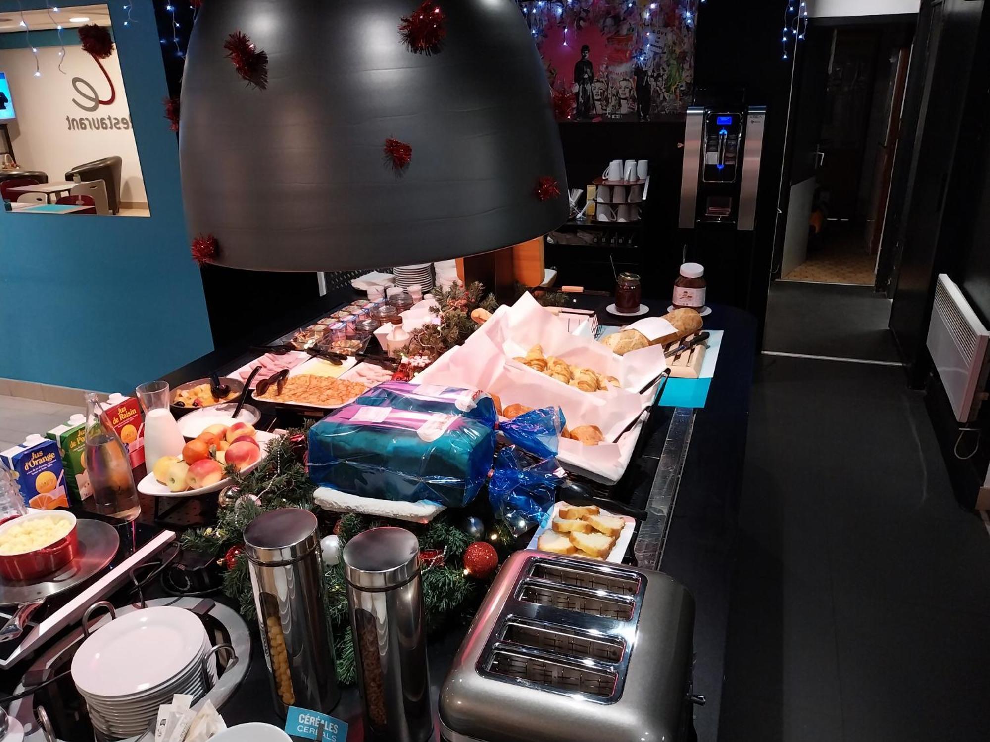 Kyriad Direct Marseille Est La Valentine La Penne-sur-Huveaune Екстериор снимка