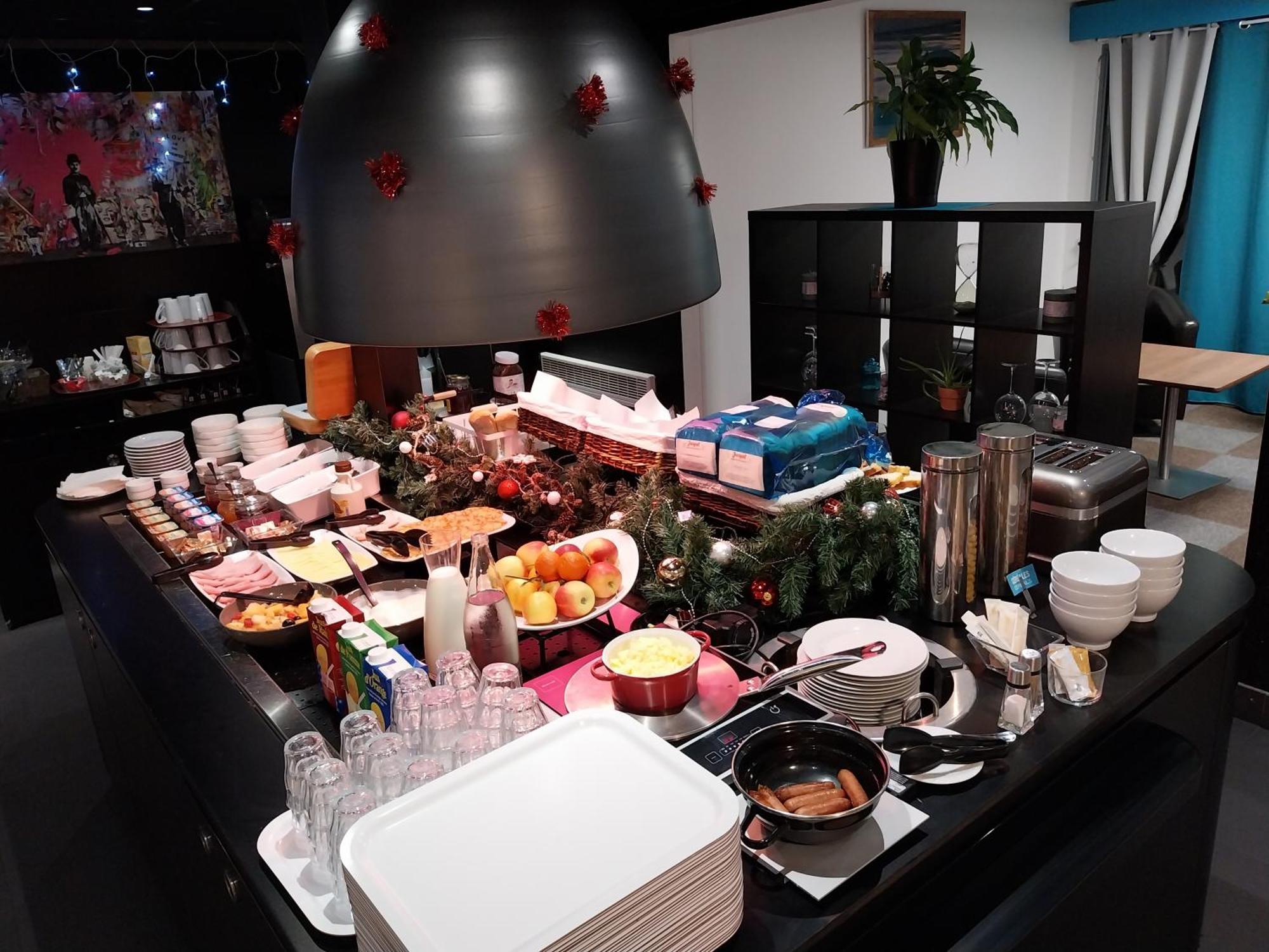 Kyriad Direct Marseille Est La Valentine La Penne-sur-Huveaune Екстериор снимка
