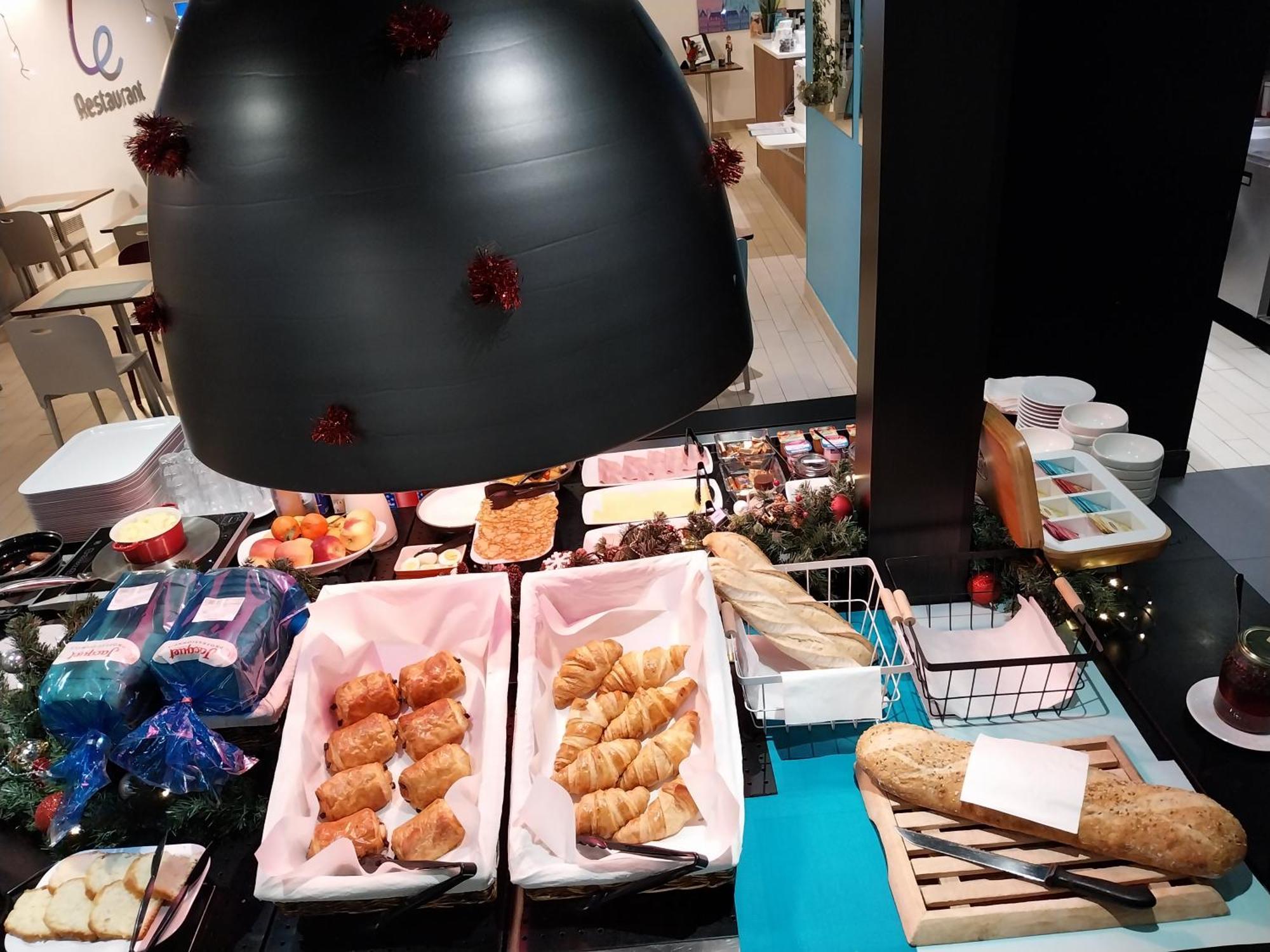 Kyriad Direct Marseille Est La Valentine La Penne-sur-Huveaune Екстериор снимка
