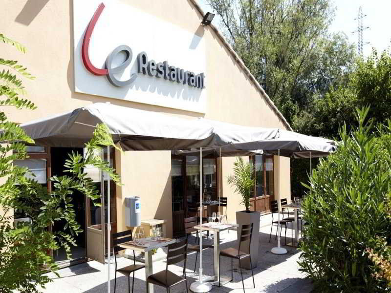Kyriad Direct Marseille Est La Valentine La Penne-sur-Huveaune Екстериор снимка