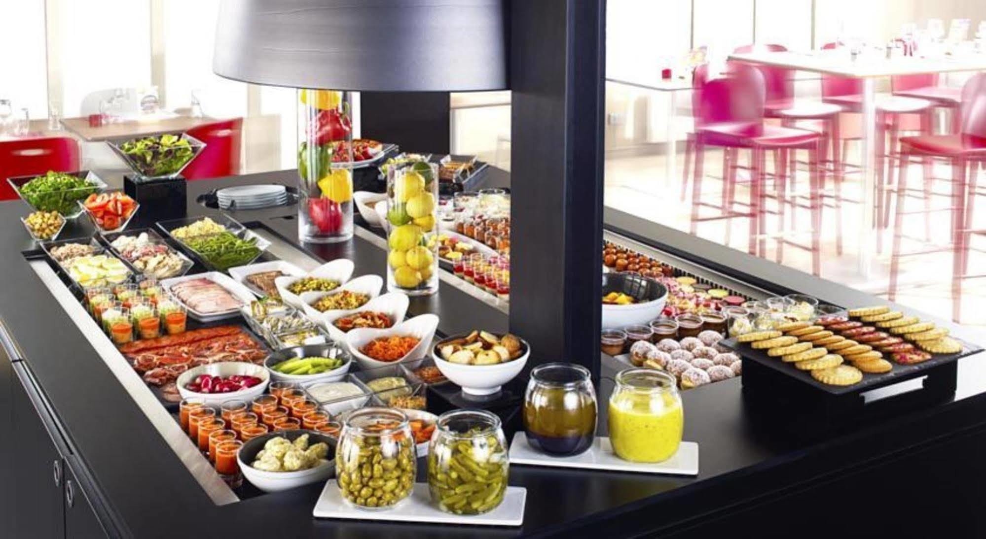 Kyriad Direct Marseille Est La Valentine La Penne-sur-Huveaune Екстериор снимка