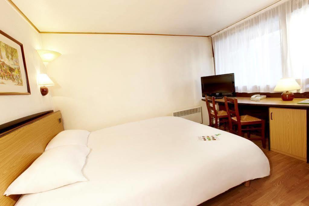 Kyriad Direct Marseille Est La Valentine La Penne-sur-Huveaune Екстериор снимка